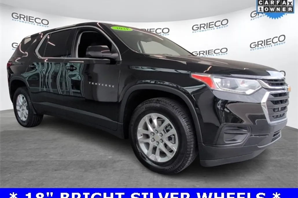 2021 Chevrolet Traverse LS photo 1