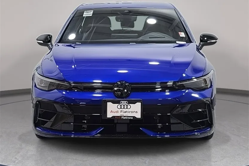 2025 Volkswagen Golf R photo 1