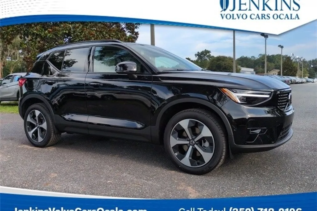 2025 Volvo XC40 Plus photo 1