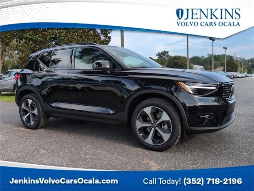 2025 Volvo XC40 Plus photo 1