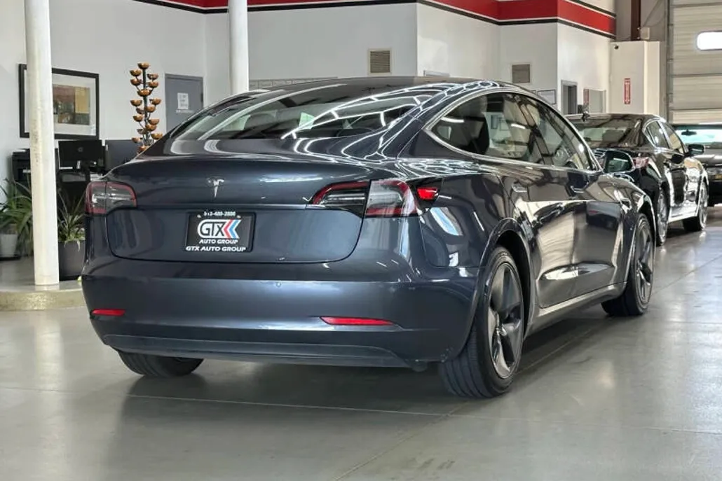 2018 Tesla Model 3 photo 1