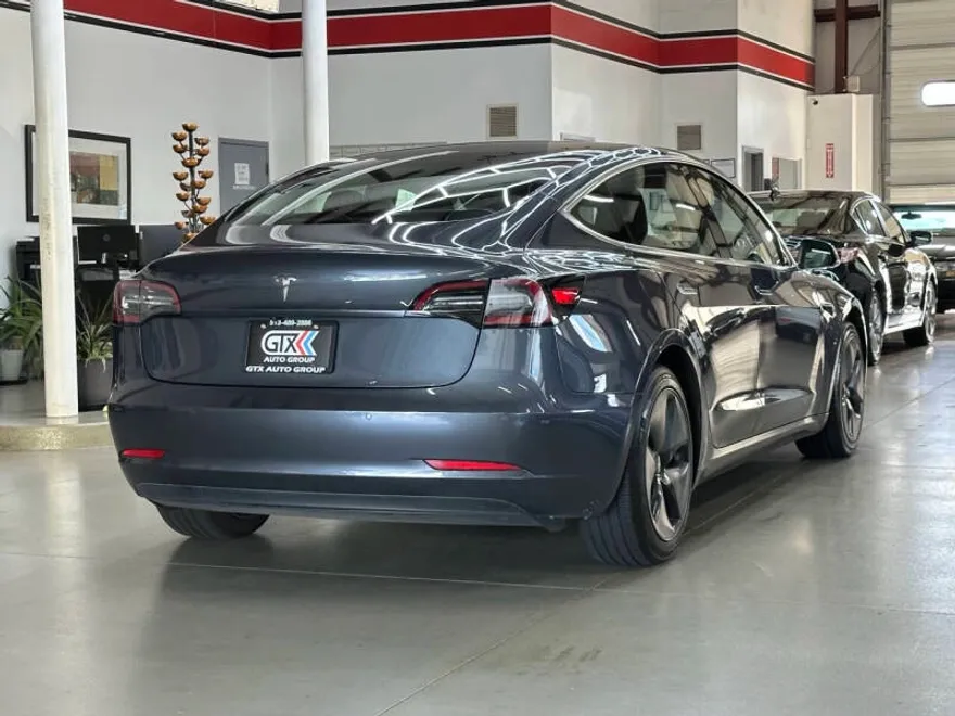 2018 Tesla Model 3 photo 1