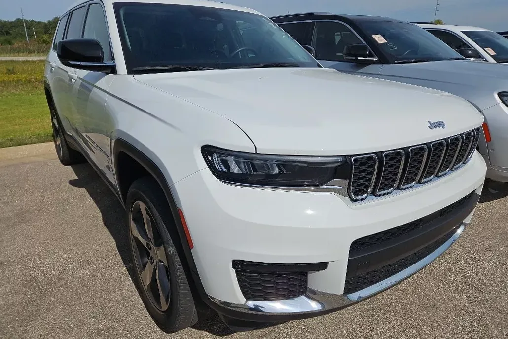 2022 Jeep Grand Cherokee Limited photo 1