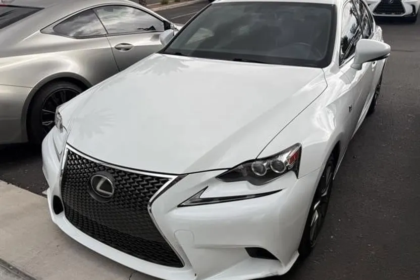 2016 Lexus IS 350 photo 1