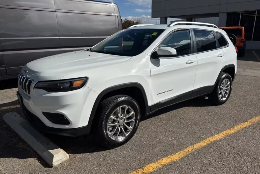 2019 Jeep Cherokee Latitude photo 1