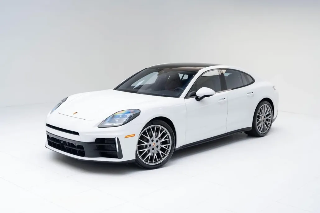 2025 Porsche Panamera 4 photo 1
