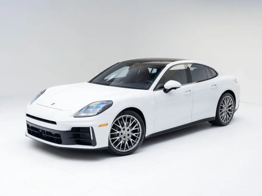 2025 Porsche Panamera 4 photo 1