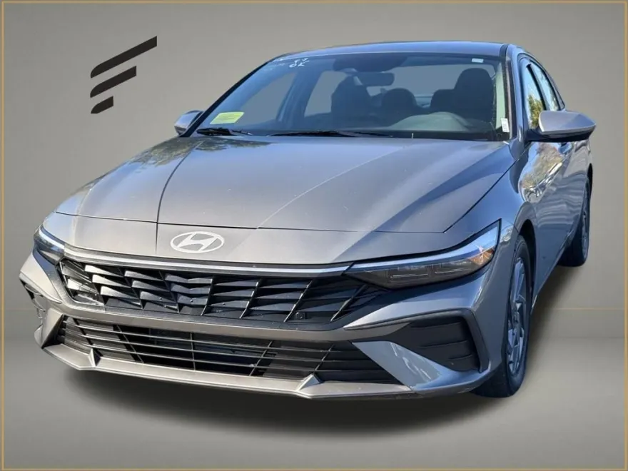2024 Hyundai Elantra SEL photo 1
