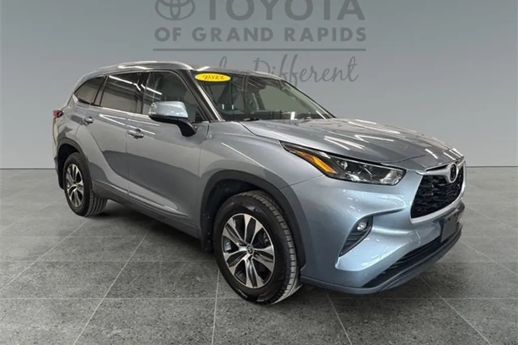2022 Toyota Highlander XLE photo 1