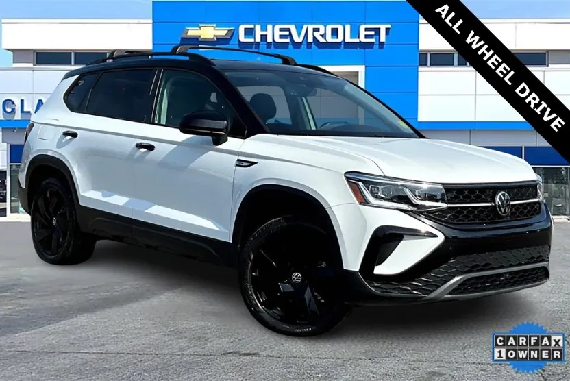 2024 Volkswagen Taos SE photo 1