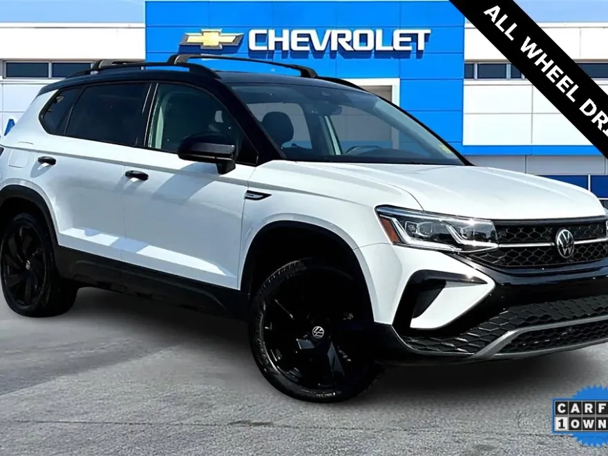 2024 Volkswagen Taos SE photo 1