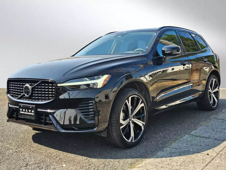 2023 Volvo XC60 Recharge Hybrid Ultimate photo 1