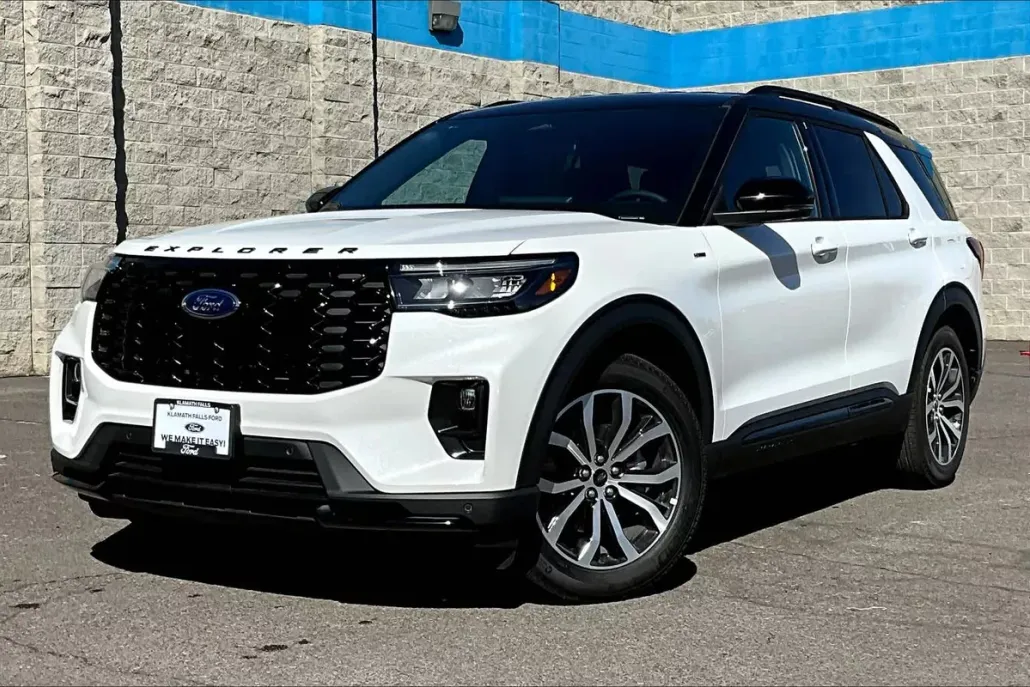 2025 Ford Explorer ST-Line photo 1