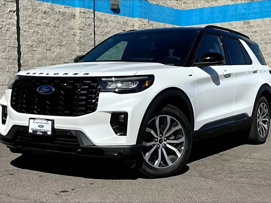 2025 Ford Explorer ST-Line photo 1