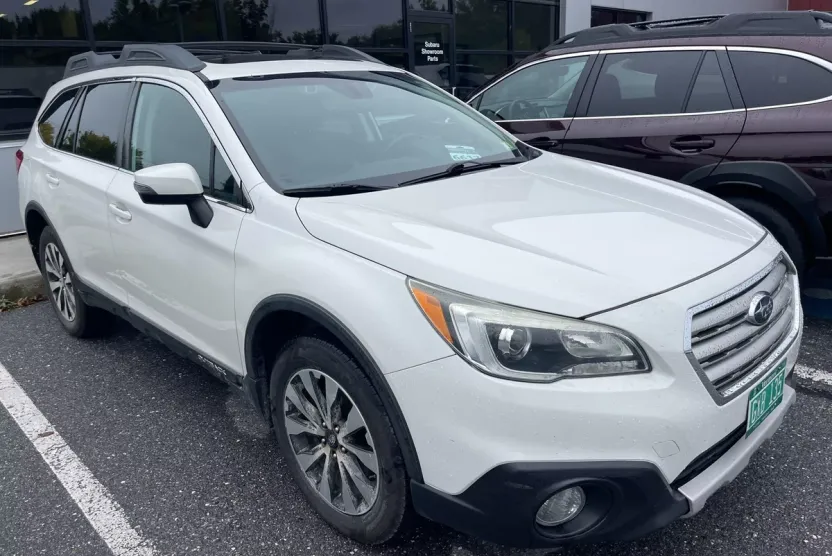 2017 Subaru Outback 3.6R Limited photo 1