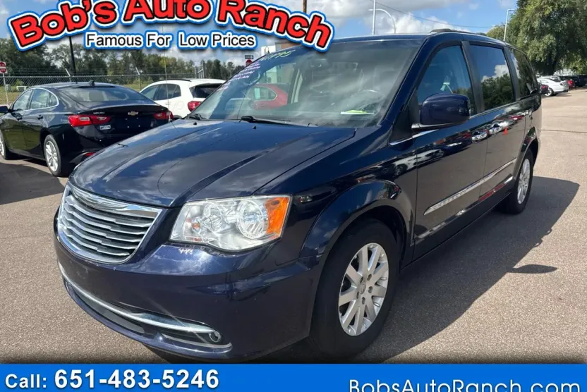 2015 Chrysler Town & Country Touring photo 1
