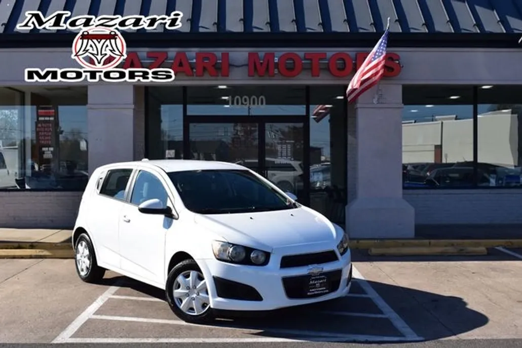 2016 Chevrolet Sonic LS photo 1