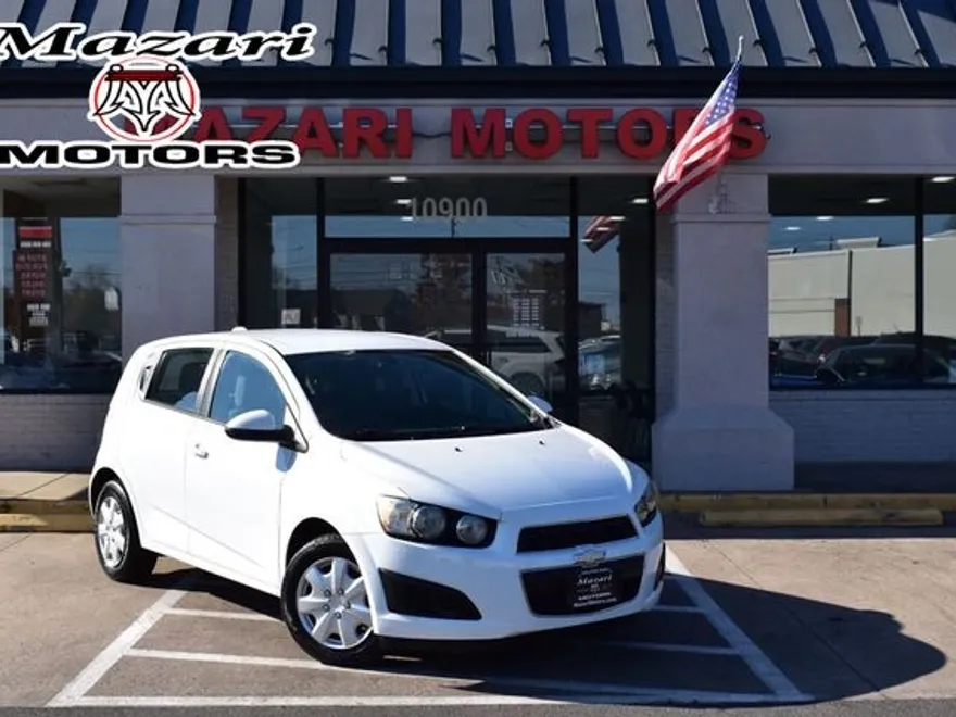 2016 Chevrolet Sonic LS photo 1