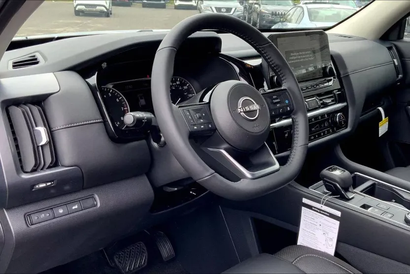 2025 Nissan Pathfinder SL photo 1