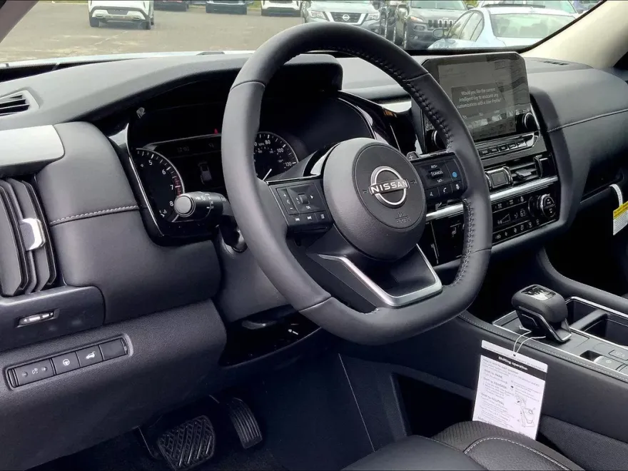 2025 Nissan Pathfinder SL photo 1