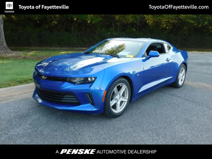 2018 Chevrolet Camaro 1LT photo 1