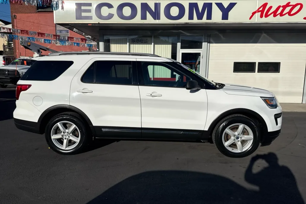 2018 Ford Explorer XLT photo 1