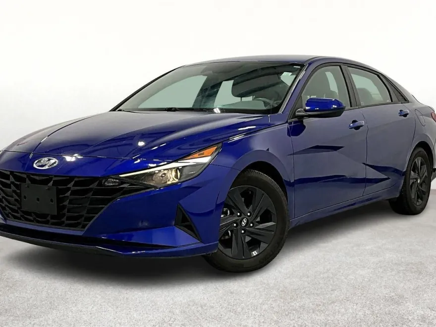 2023 Hyundai Elantra SEL photo 1