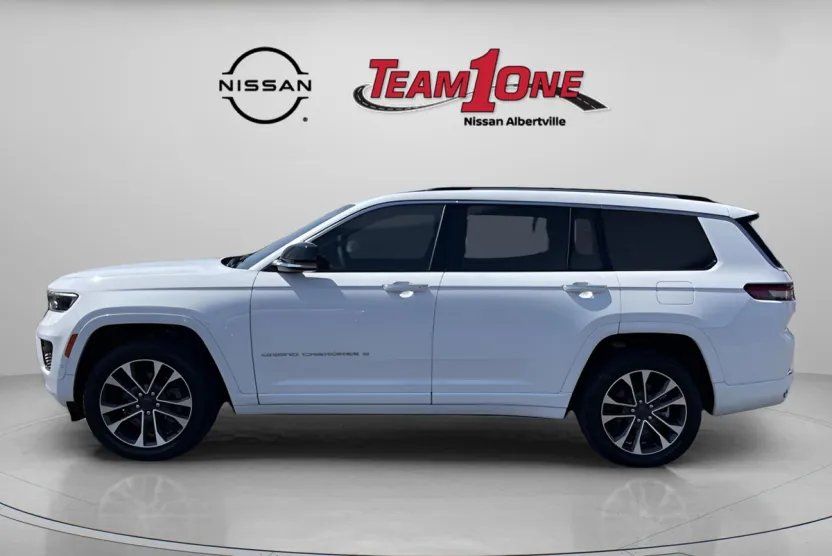 2023 Jeep Grand Cherokee Overland photo 1