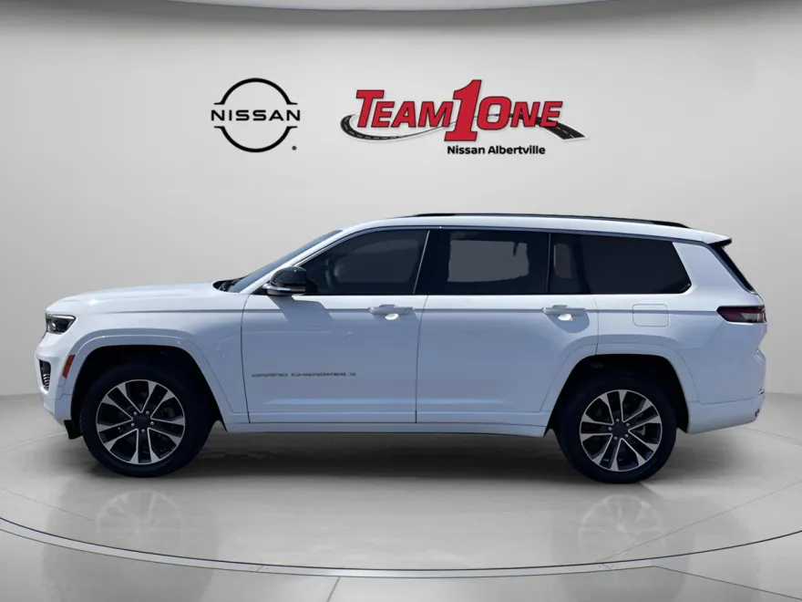 2023 Jeep Grand Cherokee Overland photo 1