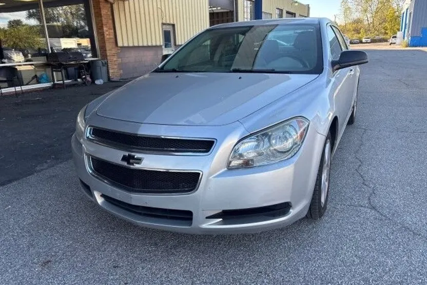 2011 Chevrolet Malibu LS photo 1