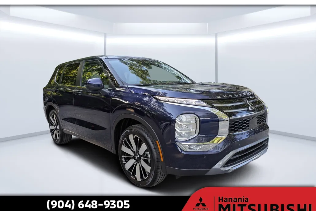2025 Mitsubishi Outlander SE photo 1
