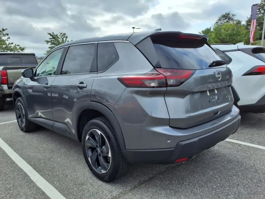 2024 Nissan Rogue SV photo 1
