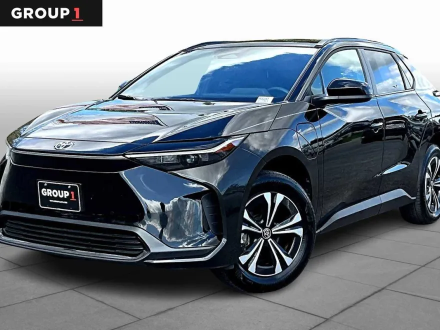 2024 Toyota bZ4X XLE photo 1