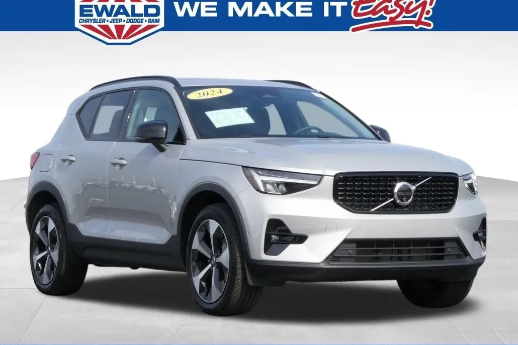 2024 Volvo XC40 Plus photo 1