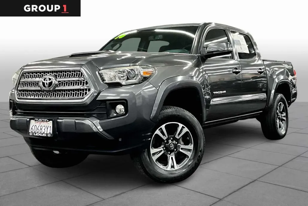 2016 Toyota Tacoma TRD Sport photo 1