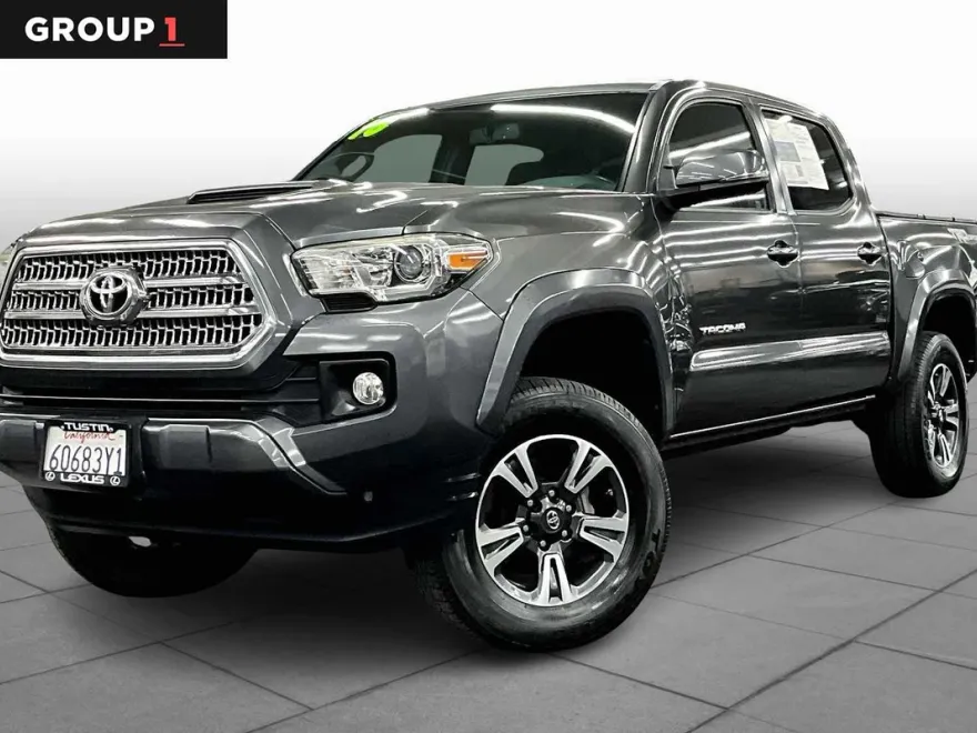 2016 Toyota Tacoma TRD Sport photo 1
