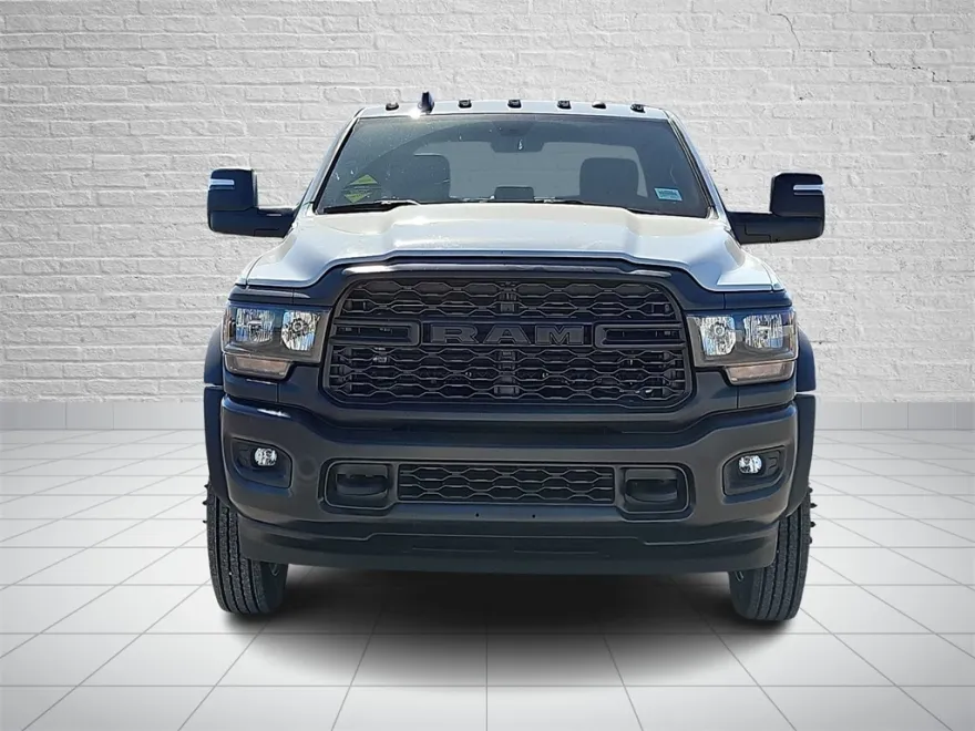 2024 Ram 5500 Tradesman photo 4