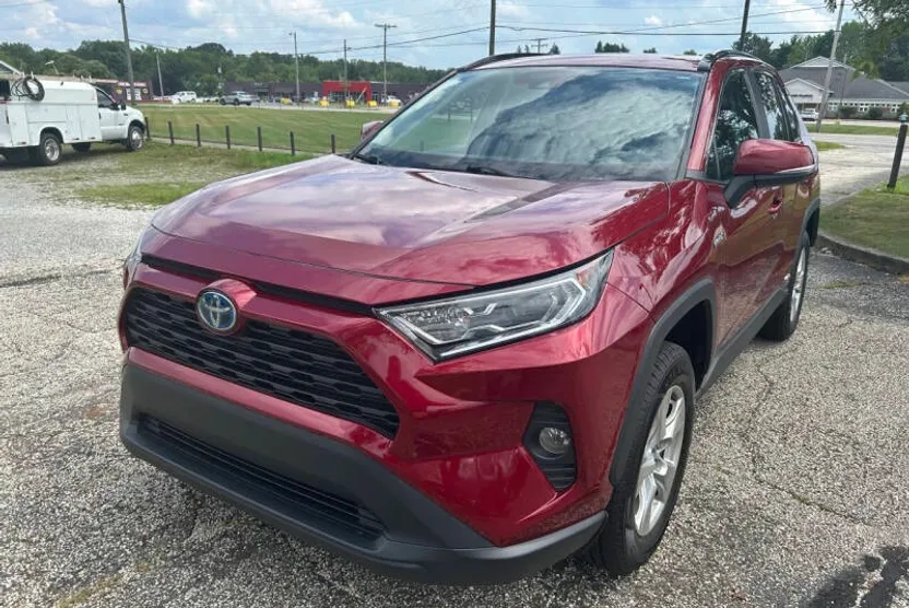 2020 Toyota RAV4 Hybrid XLE photo 1