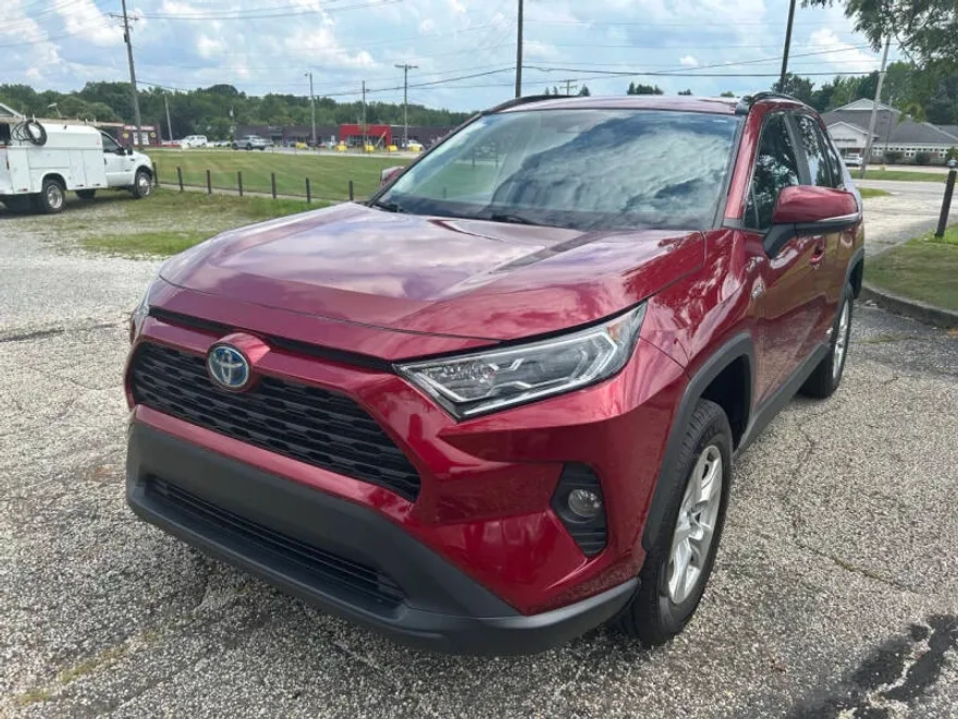 2020 Toyota RAV4 Hybrid XLE photo 1