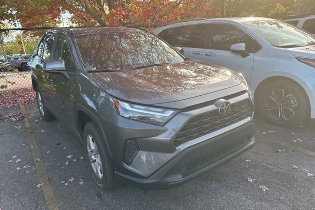 2025 Toyota RAV4 XLE photo 1
