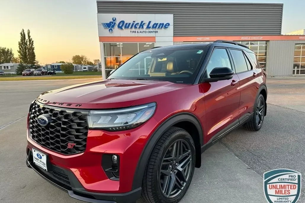 2025 Ford Explorer ST photo 1