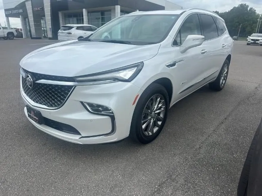 2023 Buick Enclave Avenir photo 1