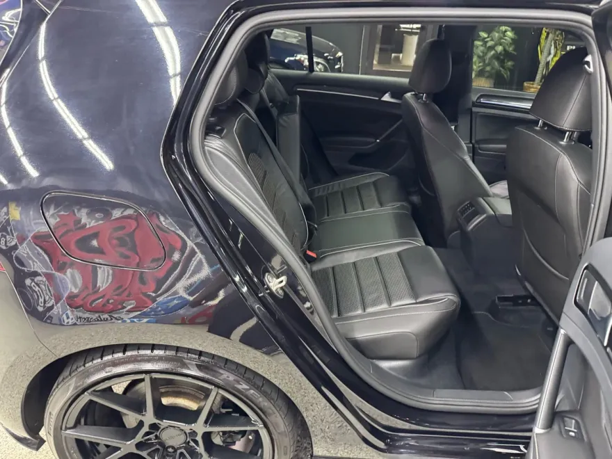 2018 Volkswagen Golf R Base photo 16