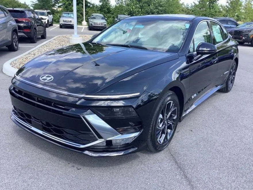 2025 Hyundai Sonata SEL photo 1