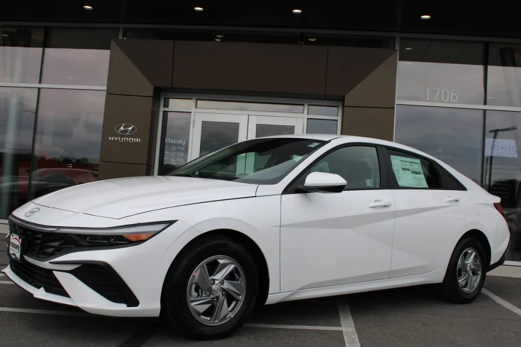 2025 Hyundai Elantra SE photo 1