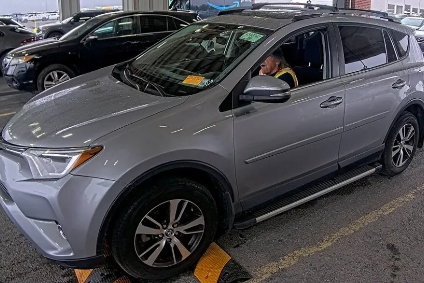 2018 Toyota RAV4 Adventure XLE photo 1