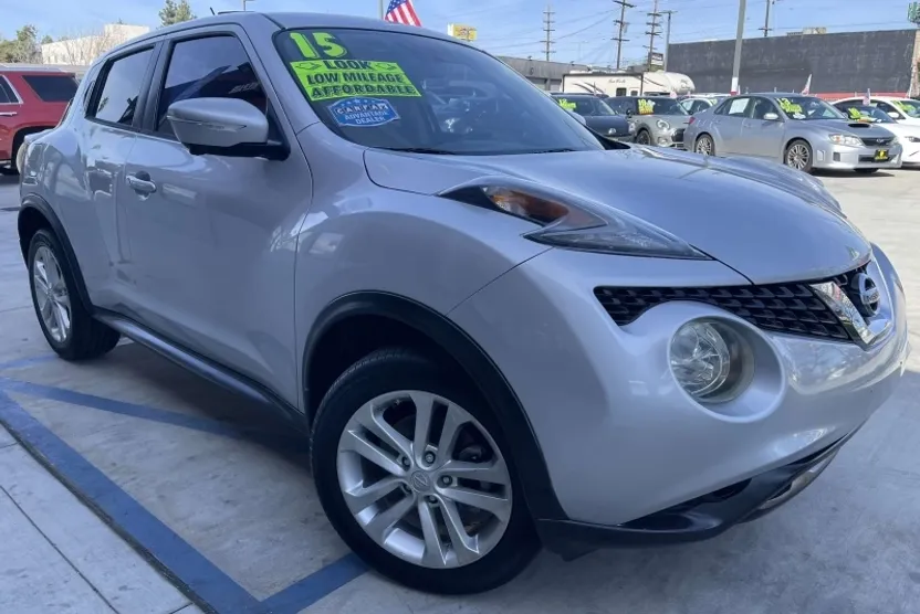 2015 Nissan Juke SV photo 1