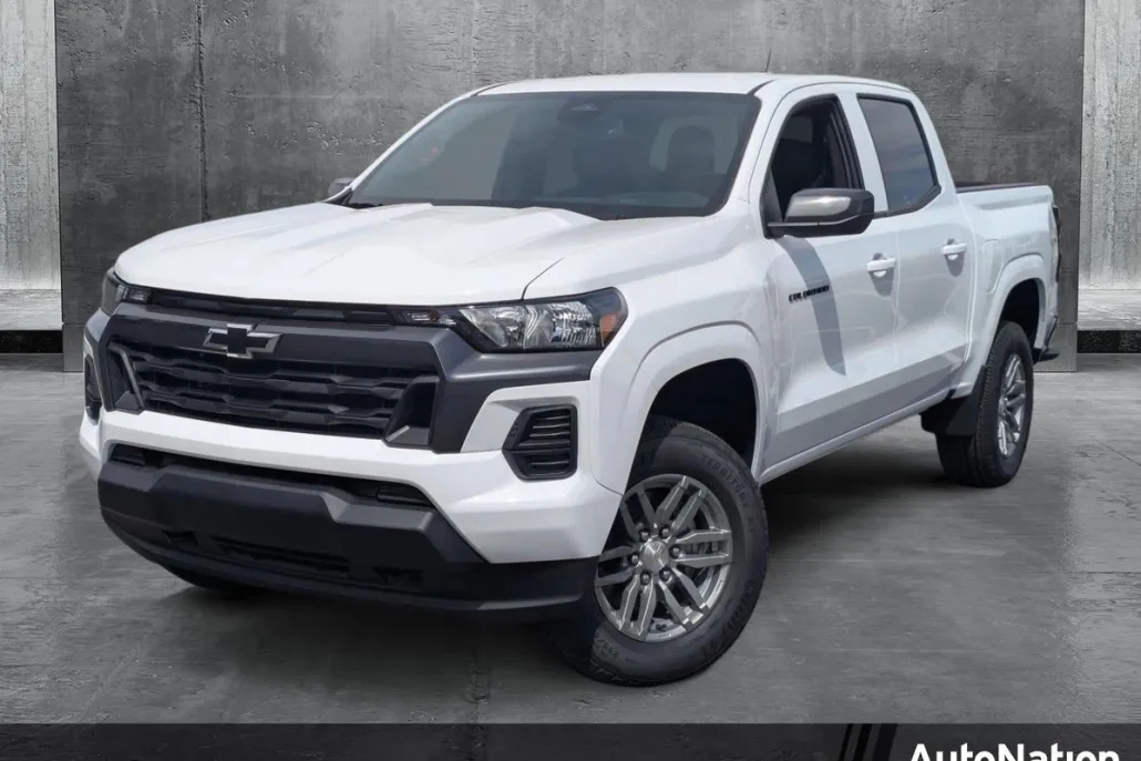 2025 Chevrolet Colorado Work Truck LT photo 1