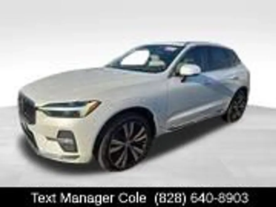 2023 Volvo XC60 Plus photo 1