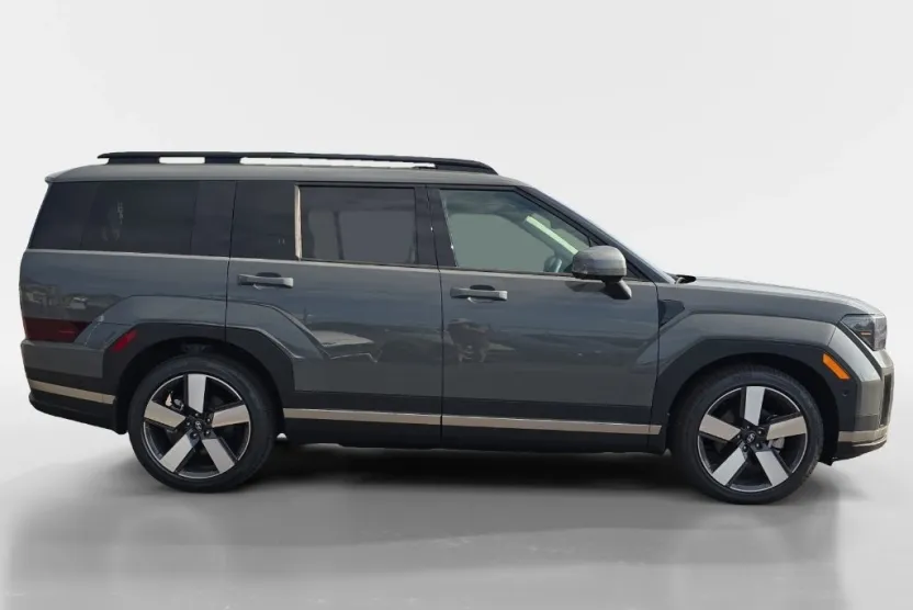 2025 Hyundai Santa Fe photo 1